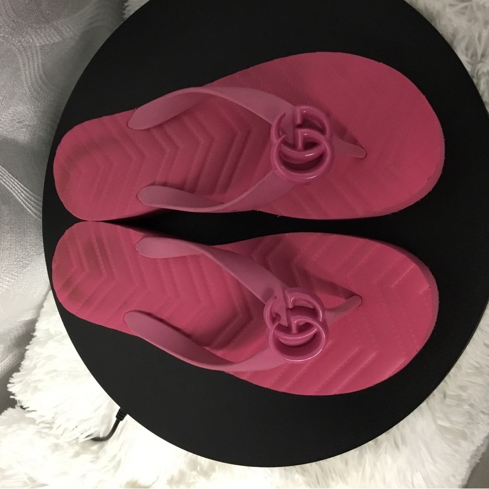Gucci Hot Pink GG Logo Rubber Flip Flops - Picture 3 of 9